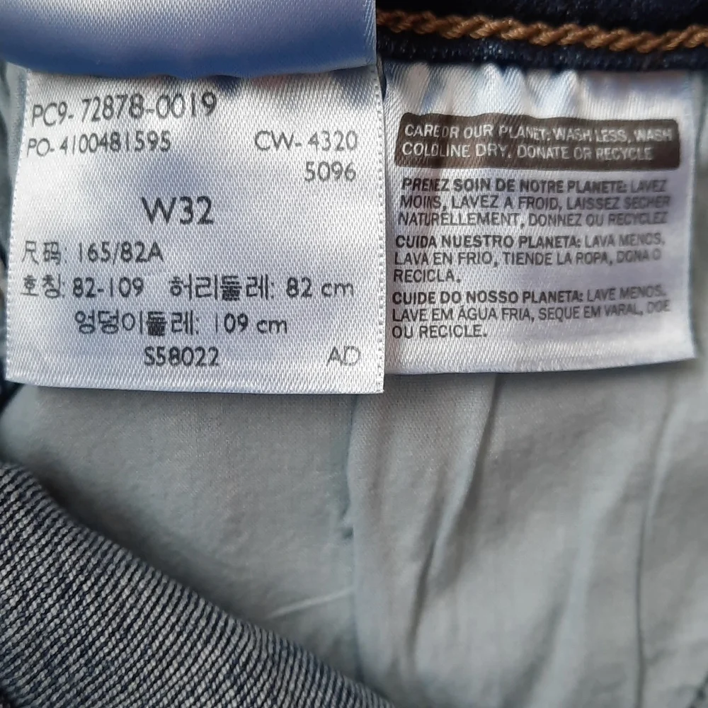 Levi's High Rise Denim Shorts - Picture 5 of 6